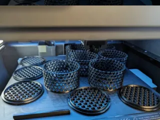 Honeycomb feeder