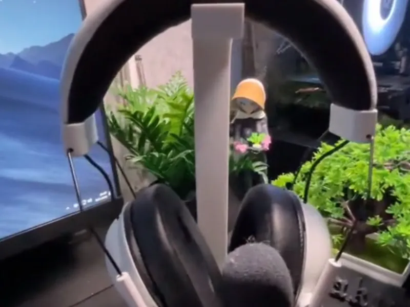 Universal Headphone Stand