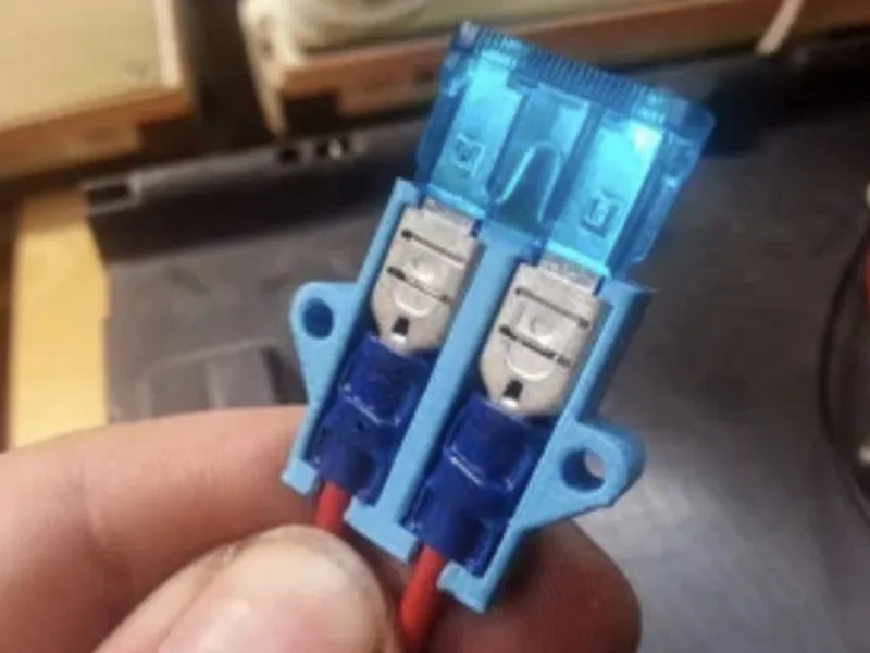 Stackable Fuseholder