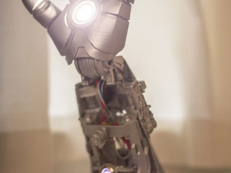 Lampara brazo iron man