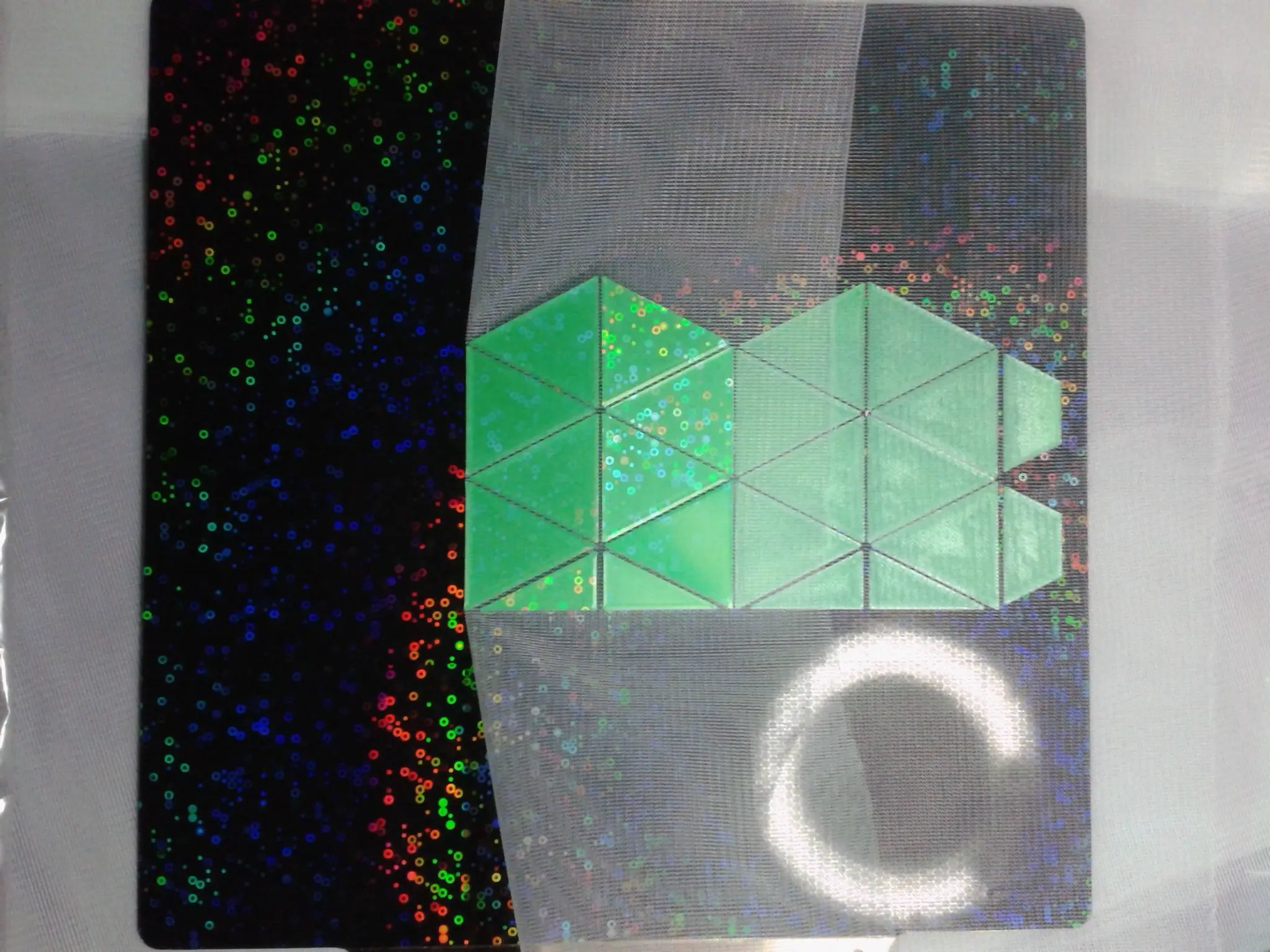 Caleidociclo con textil intercalado entre dos capas