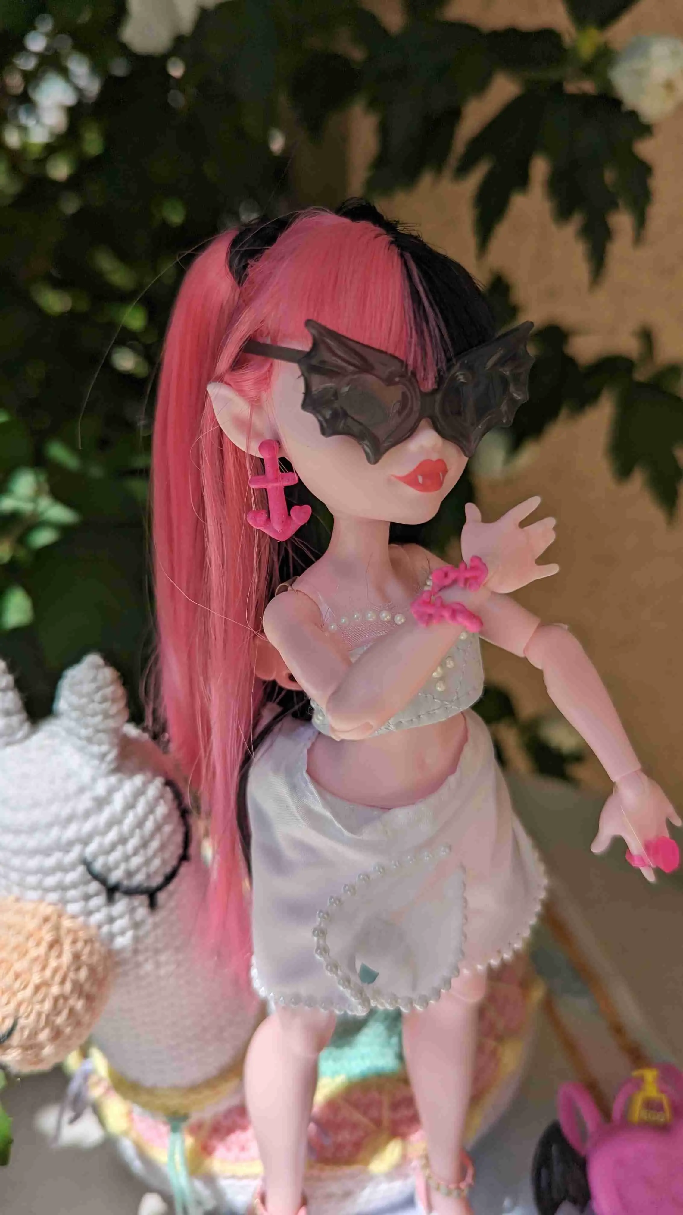 Brincos e pulseira da Draculaura Costa da Caveira Monster High