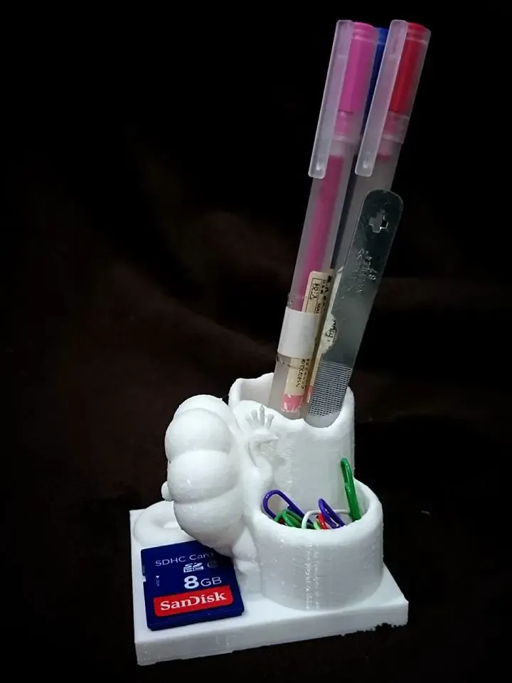 Double face pen holder ( Lion and Peacock)