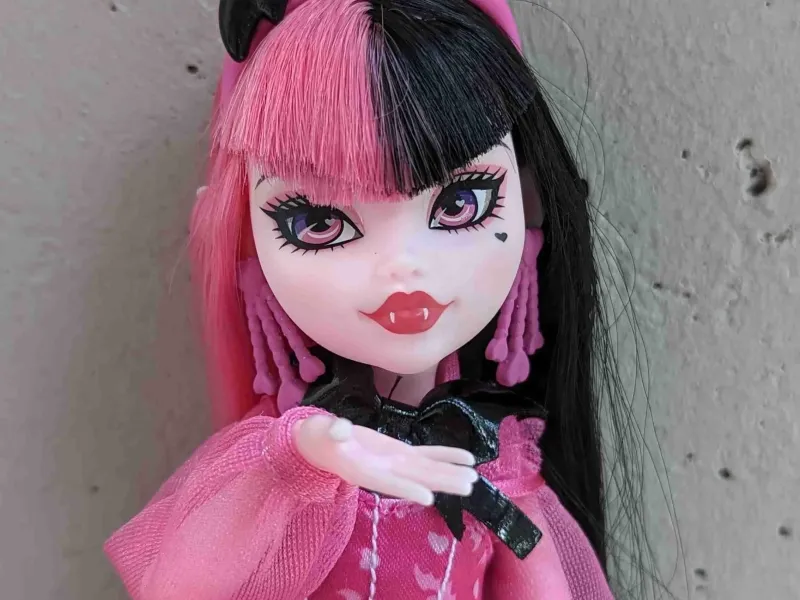 Earrings Draculaura Dawn of the Dance Monster High