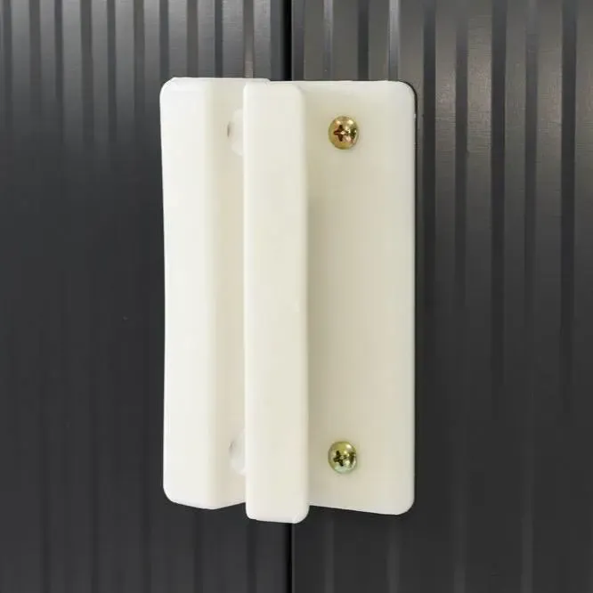 物置用取っ手（庭の金属製小屋）