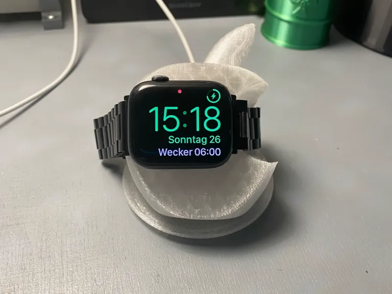 Applewatch Ladestation Apfel auf Teller