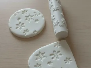 Snowflake shape pattern roller