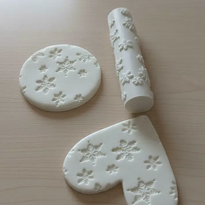 Snowflake shape pattern roller