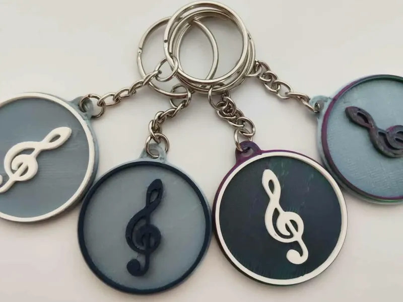 Treble clef circle keychain