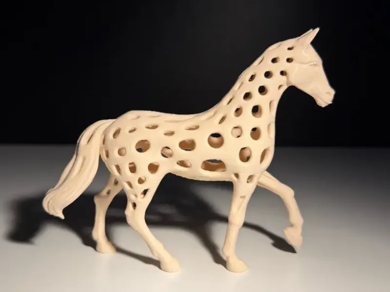 Scultura di Cavallo al Passo