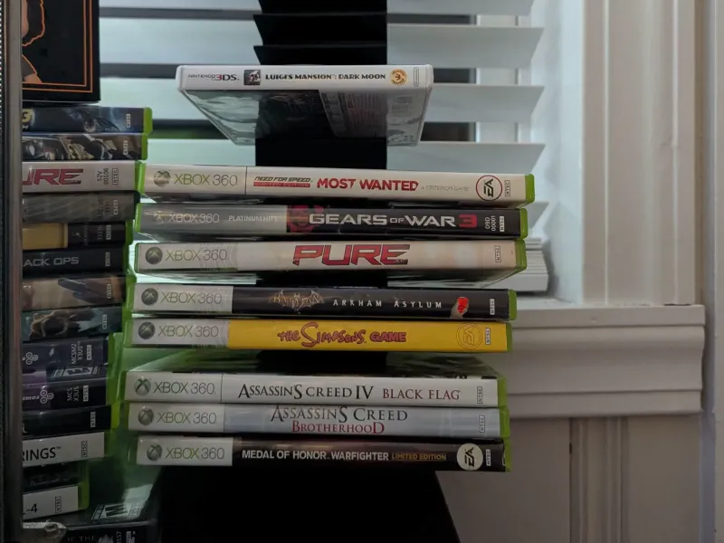 DVD/Xbox 360 and Wii game case holder (8-case and 16 _case)