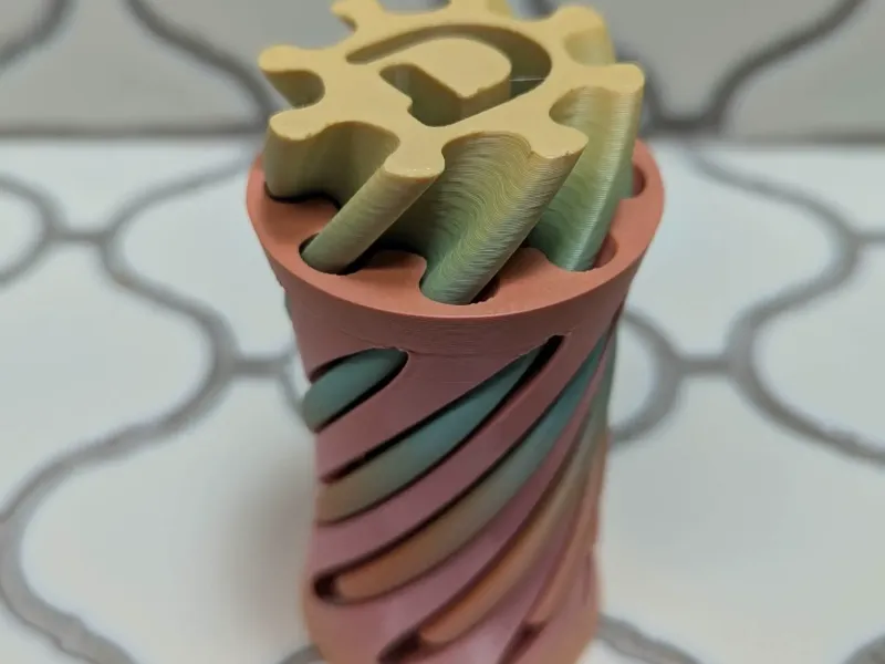 Fidget a Spirale con Lettera D Passante a 180 Gradi