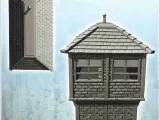 Edificio rectangular de ladrillo de dos plantas con tejado de pizarra y wo-3