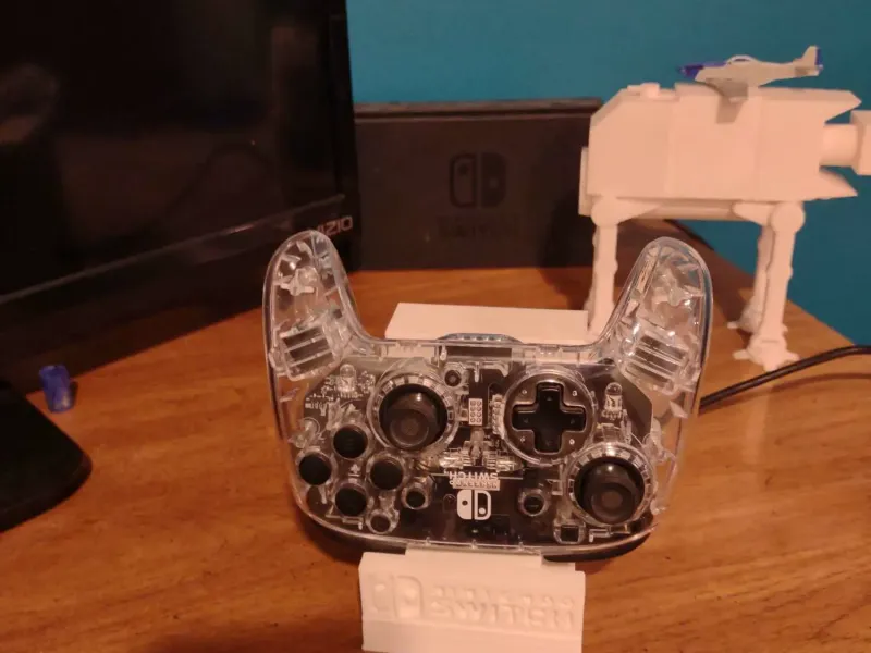 任天堂Switch Pro手柄充电接口