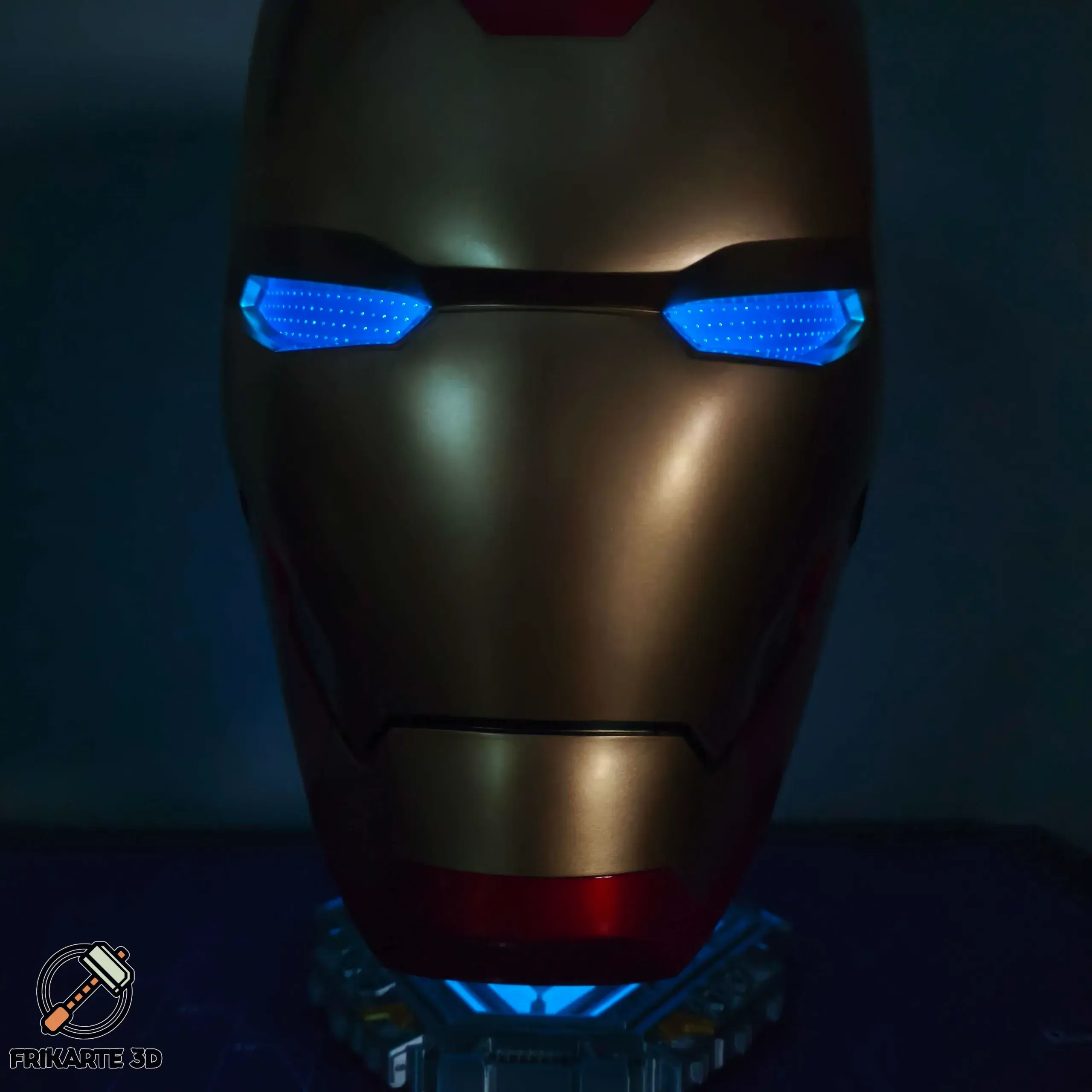 Nano ARC Iron Man Helmet Display Stand