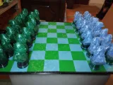 "Breaking Bad" Chess Set: Liquid-Filled & Glow-in-the-Dark N-4