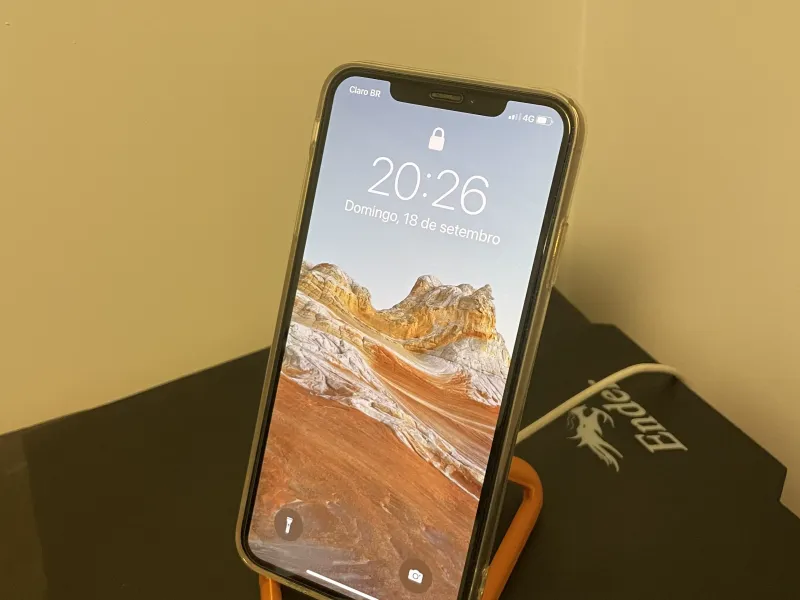 Support de téléphone incliné
