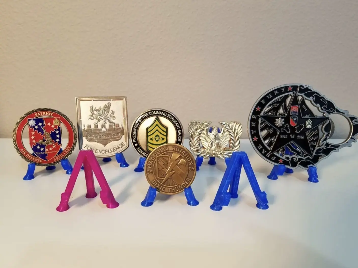 Protection Coin Stl File Badges & Coins STL Download - coin holder by oursblanc1930