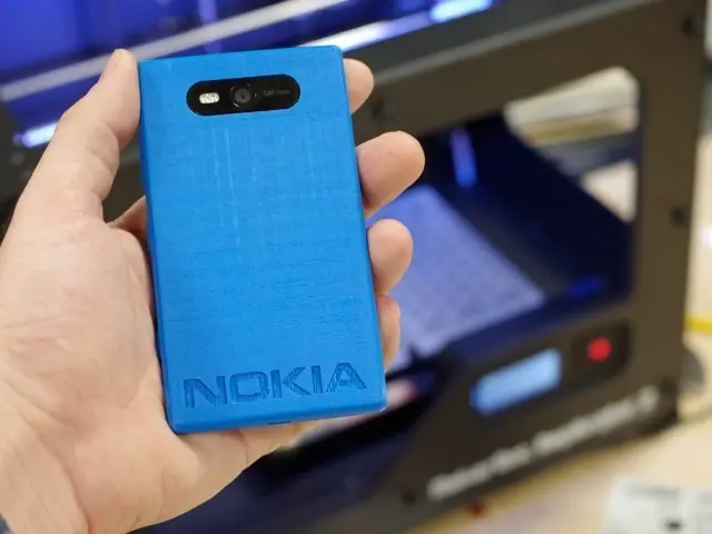 Nokia Lumia 820 MakerBot Shell 