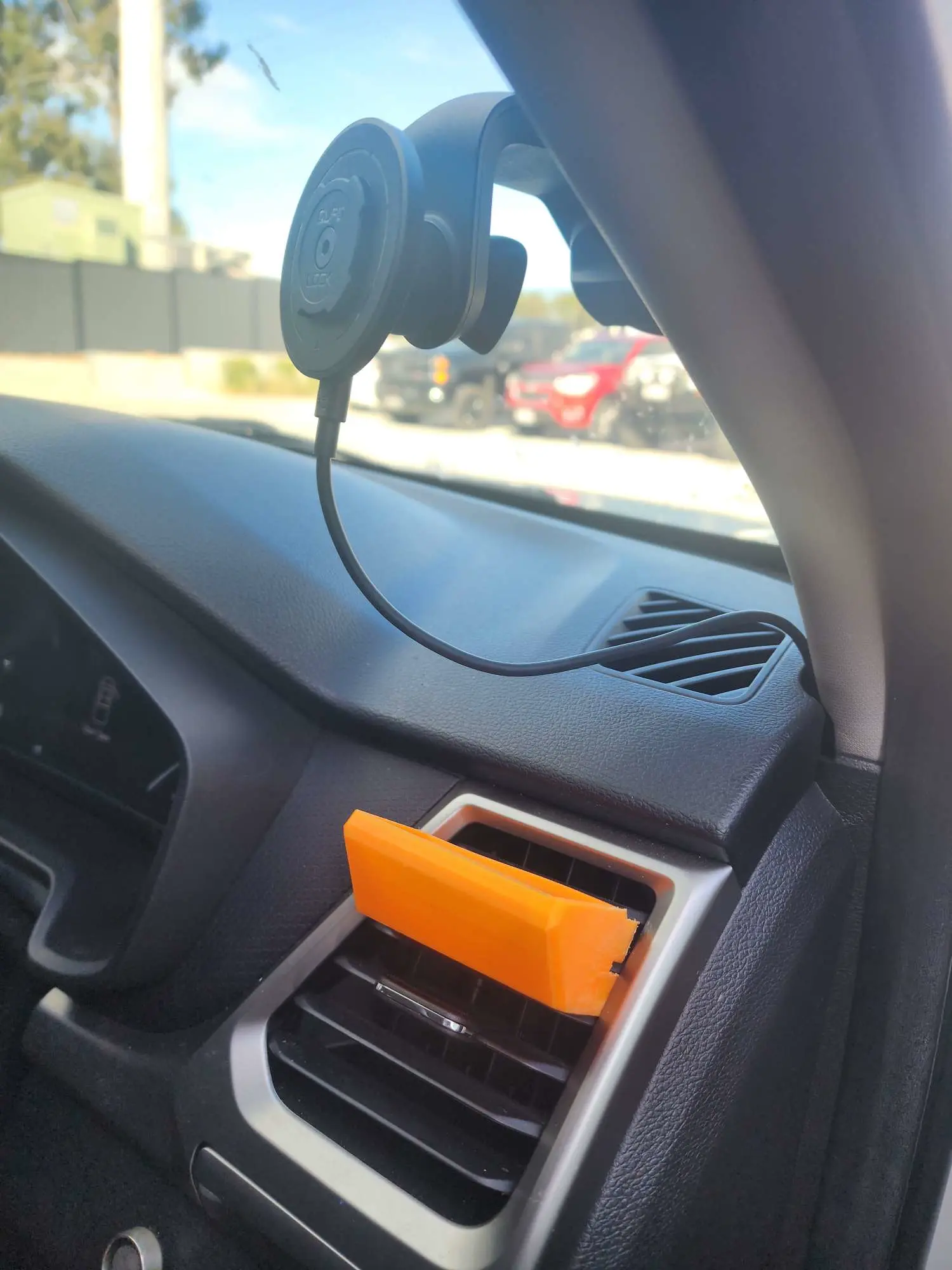 LDV T60 - Quadlock air vent adaptor