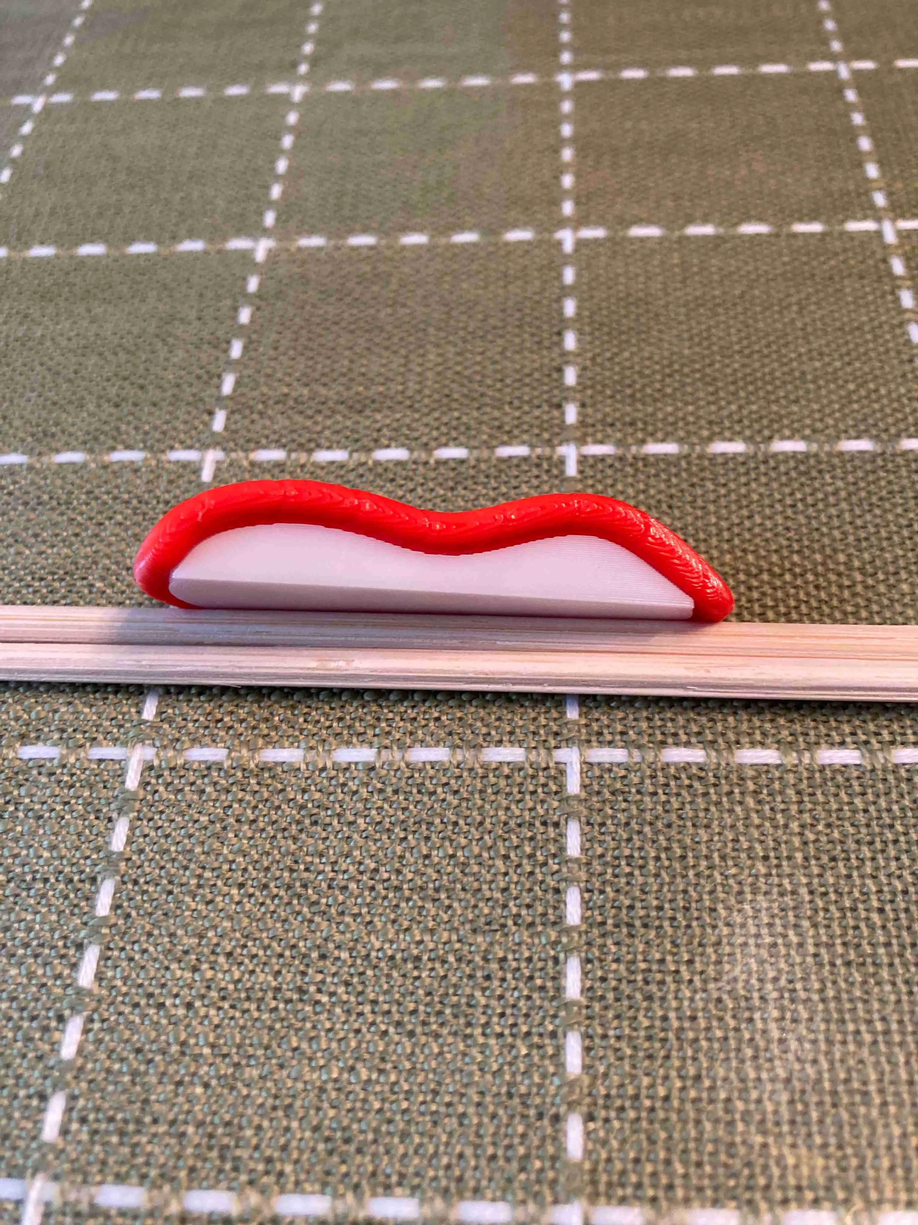 Porta bacchette per sushi al salmone