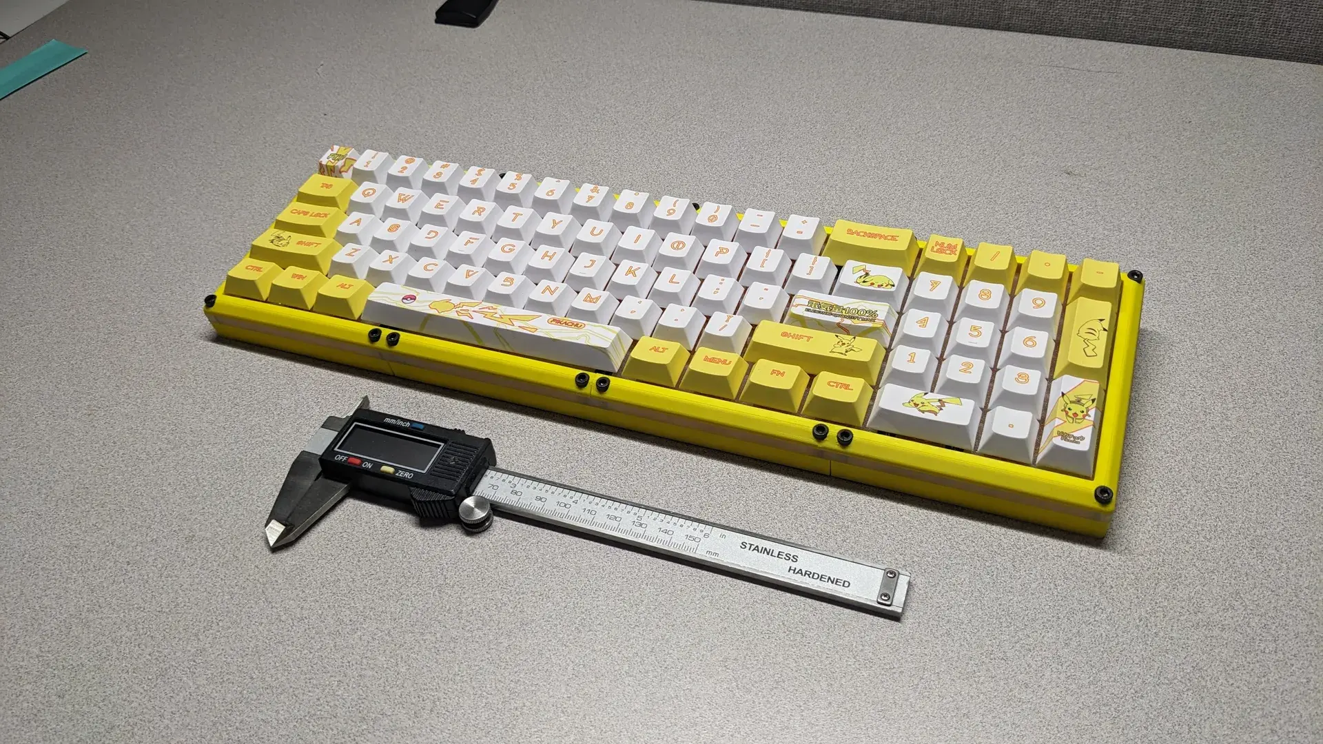 TECLADO MECÂNICO - 60% MAIS TECLADO NUMÉRICO