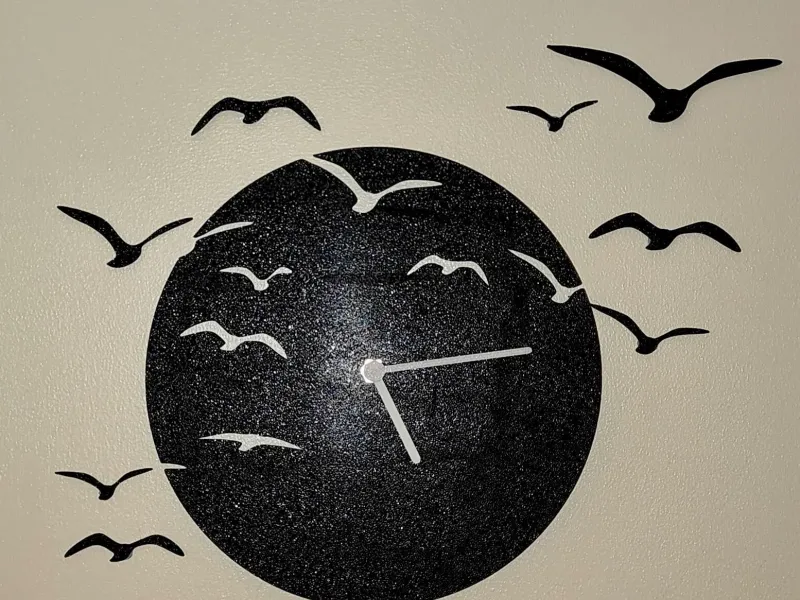 L'orologio 'Time Flies', orologio da parete con stormo di uccelli, decorazione