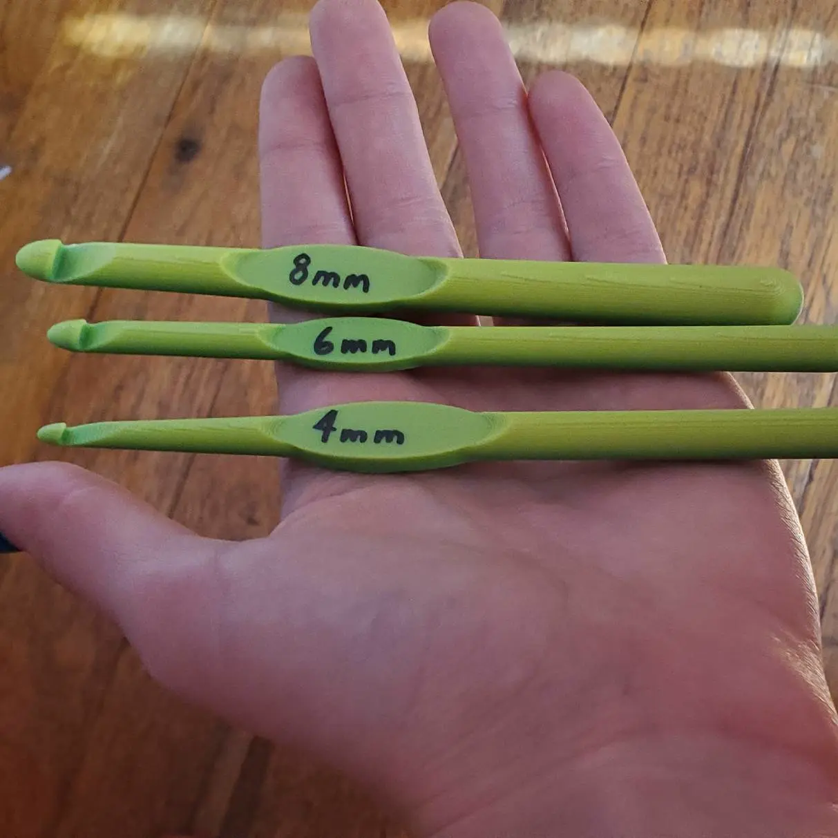 Crochet hook set 8mm, 6mm, and 4mm.