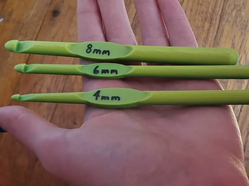 Crochet hook set 8mm, 6mm, and 4mm.