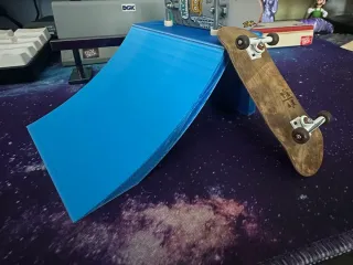 Finger Board Quarter Pipe