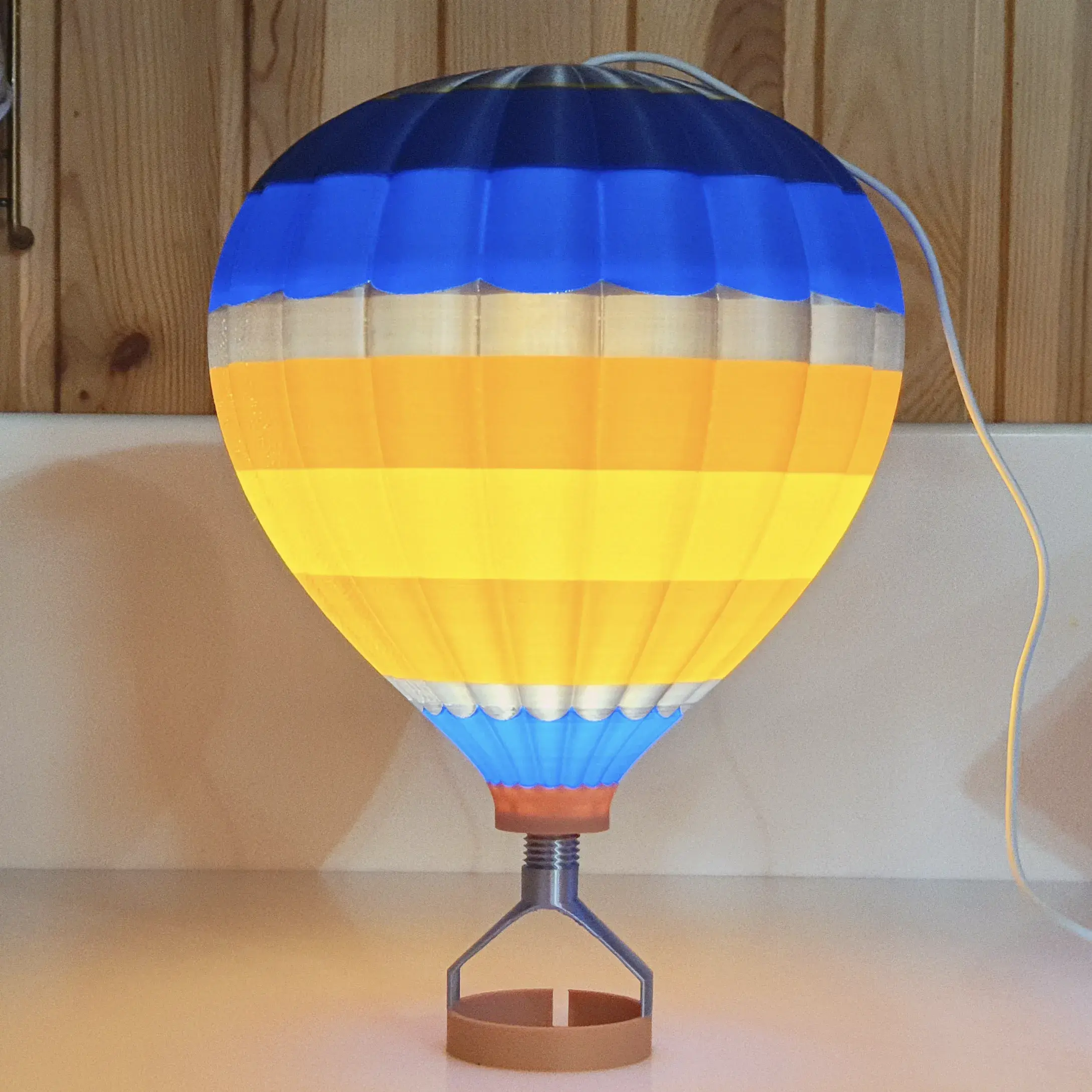 Night light in the form of a balloon