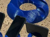 Donut phone stand-0