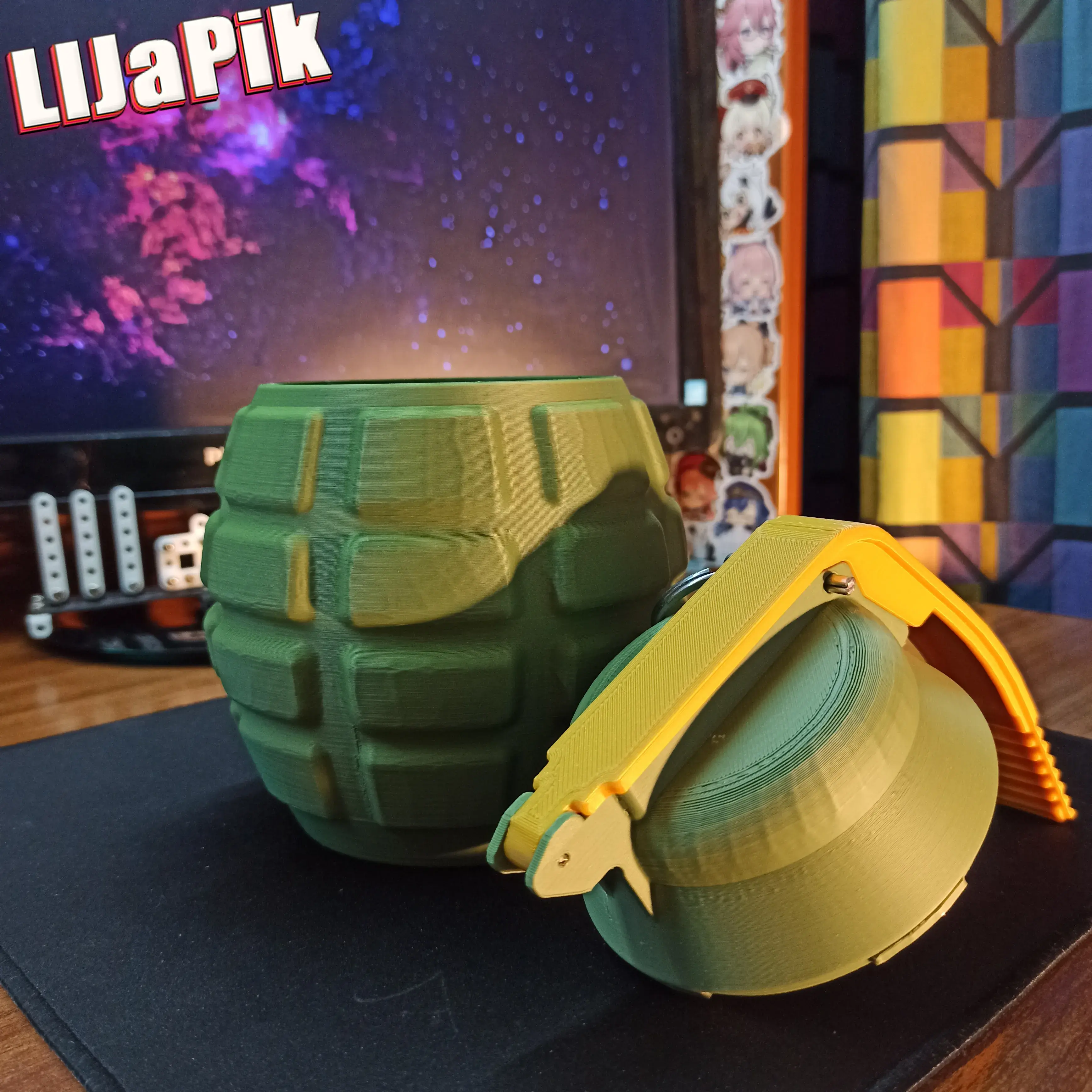Cracker and Candy Bin / Grenade 💣 / Vase