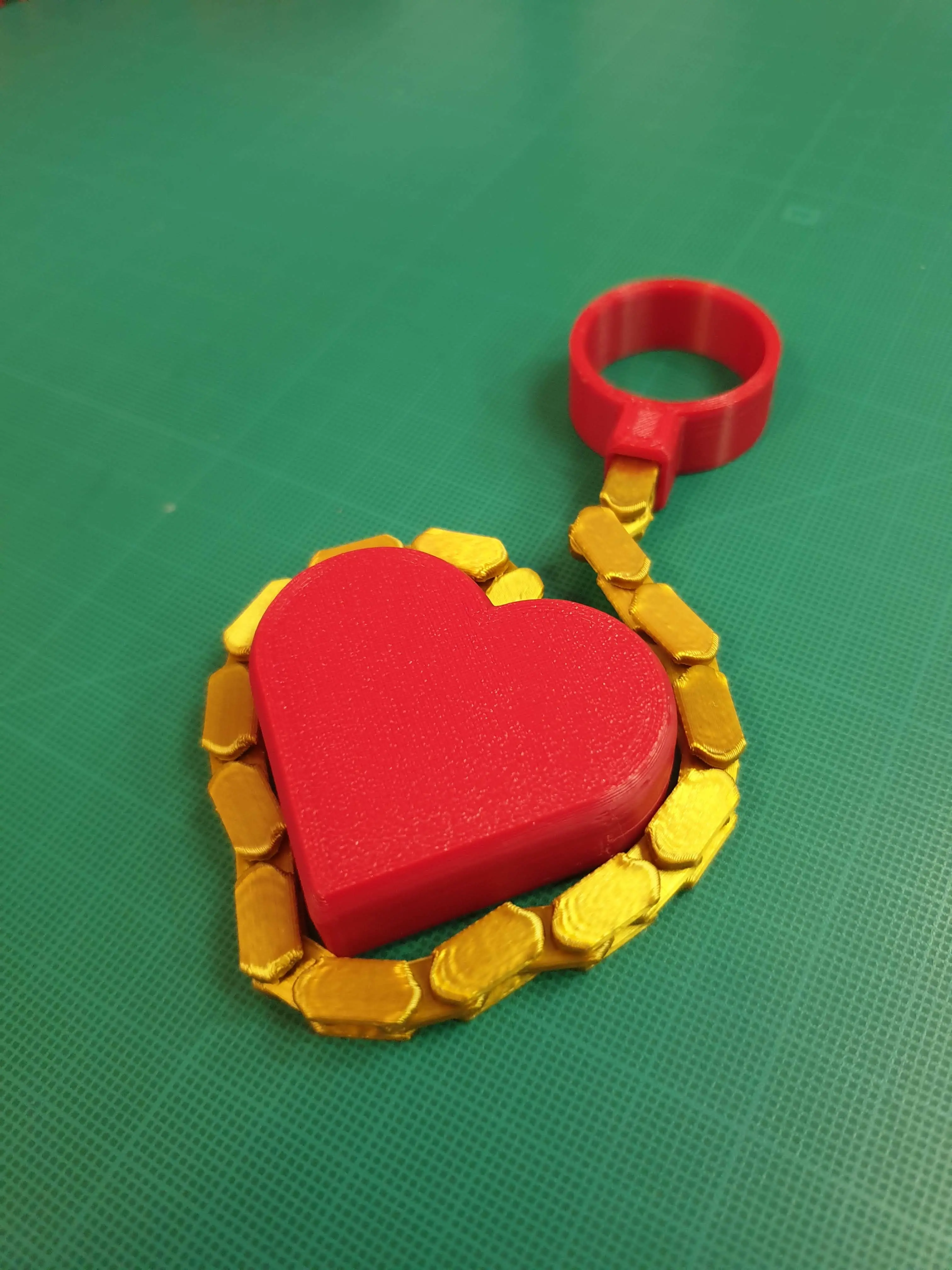 Ringchaku Spinning Fidget Toy - Valentine's Day Edition