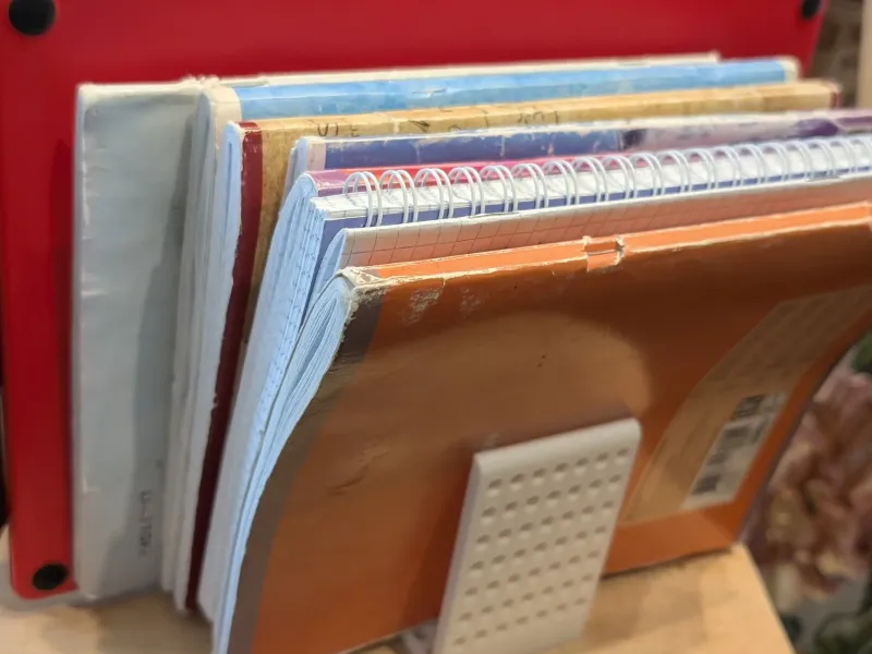 Eenvoudige notitieboothouder