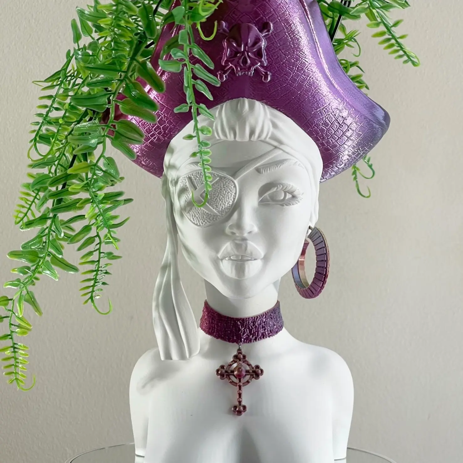 PIRATE QUEEN PLANTER / BUST POT