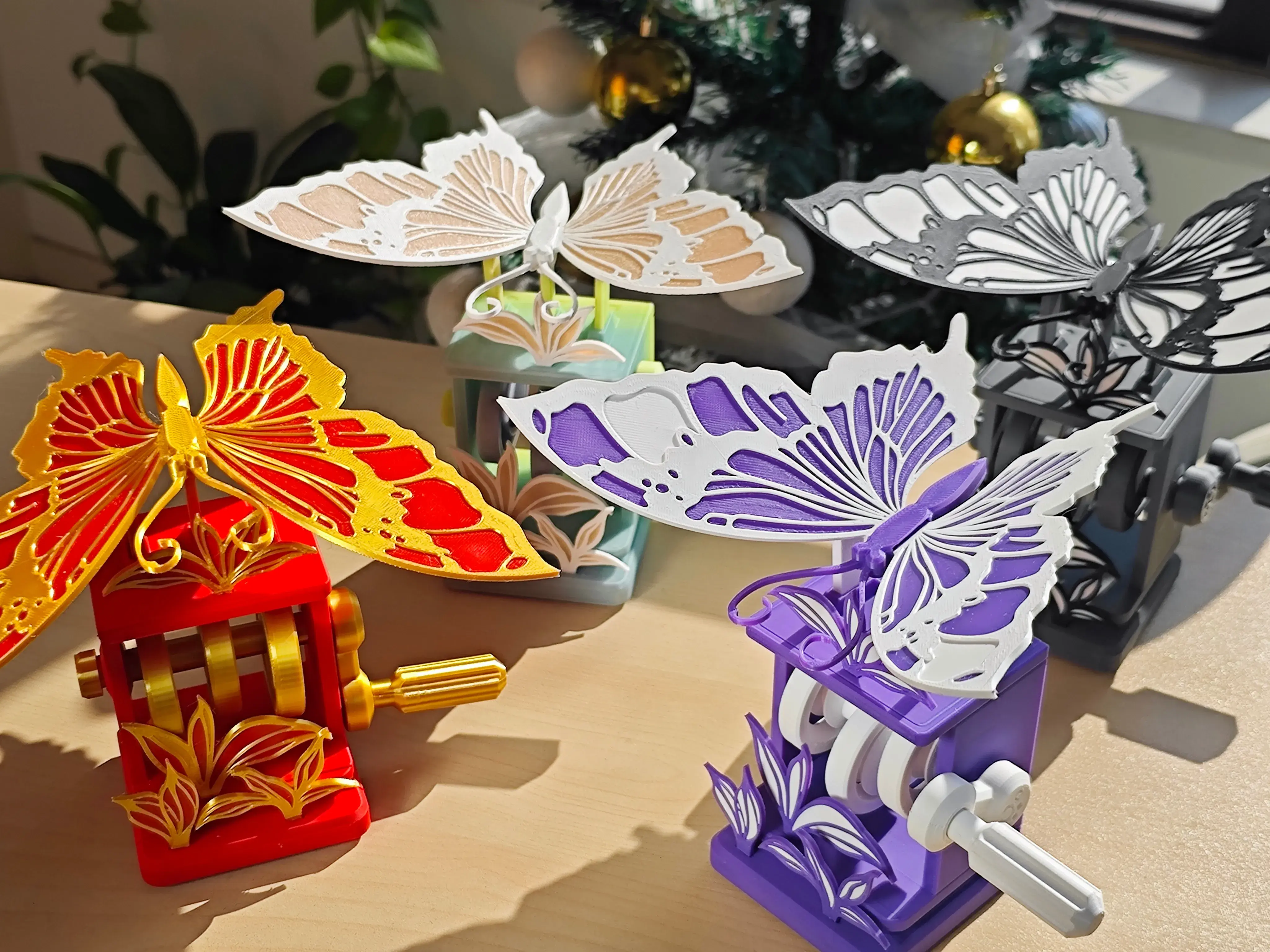 Dancing butterfly 【 hand cranked movable】【decompression toy】