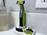 Philips Norelco OneBlade Stand (with attachments)-0