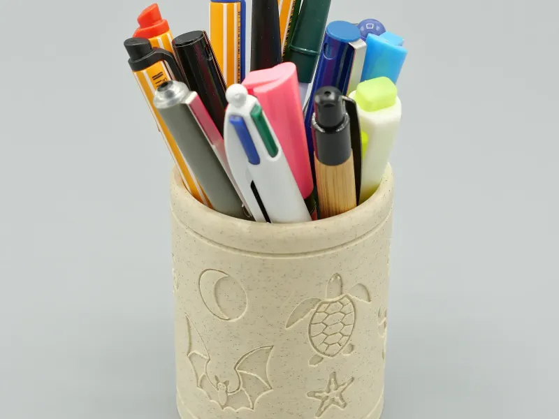 Pen holder with animals