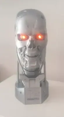 تمثال نصفي لجمجمة تيرميناتور T800