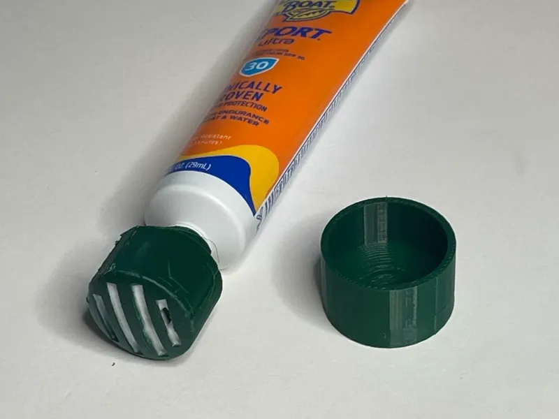 Sunscreen applicator