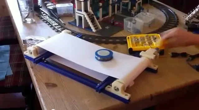 いくつかの3Dプリント部品を使用したコンベアベルト