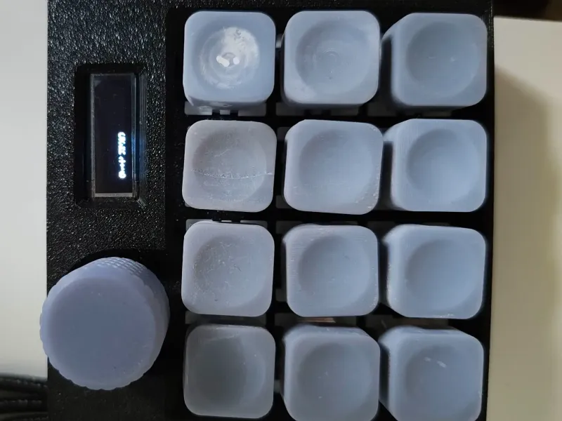 mini pad 12 keys and sound control with 0.91" oled screen