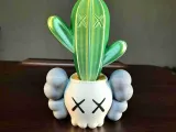 KAWS PFLANZGEFÄSS MIT KAKTUS (NACH FARBEN GETRENNT)-2
