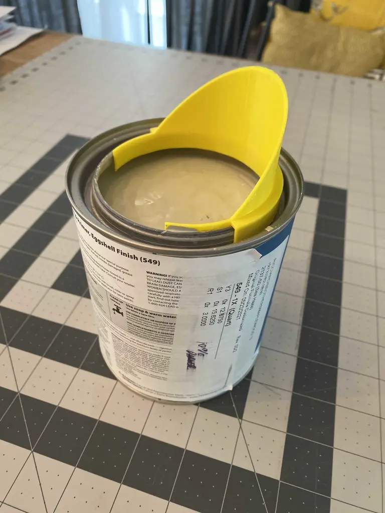 quart can paint pourer 