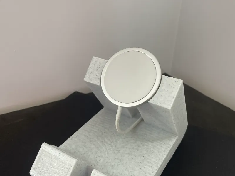 Support de téléphone avec chargeur