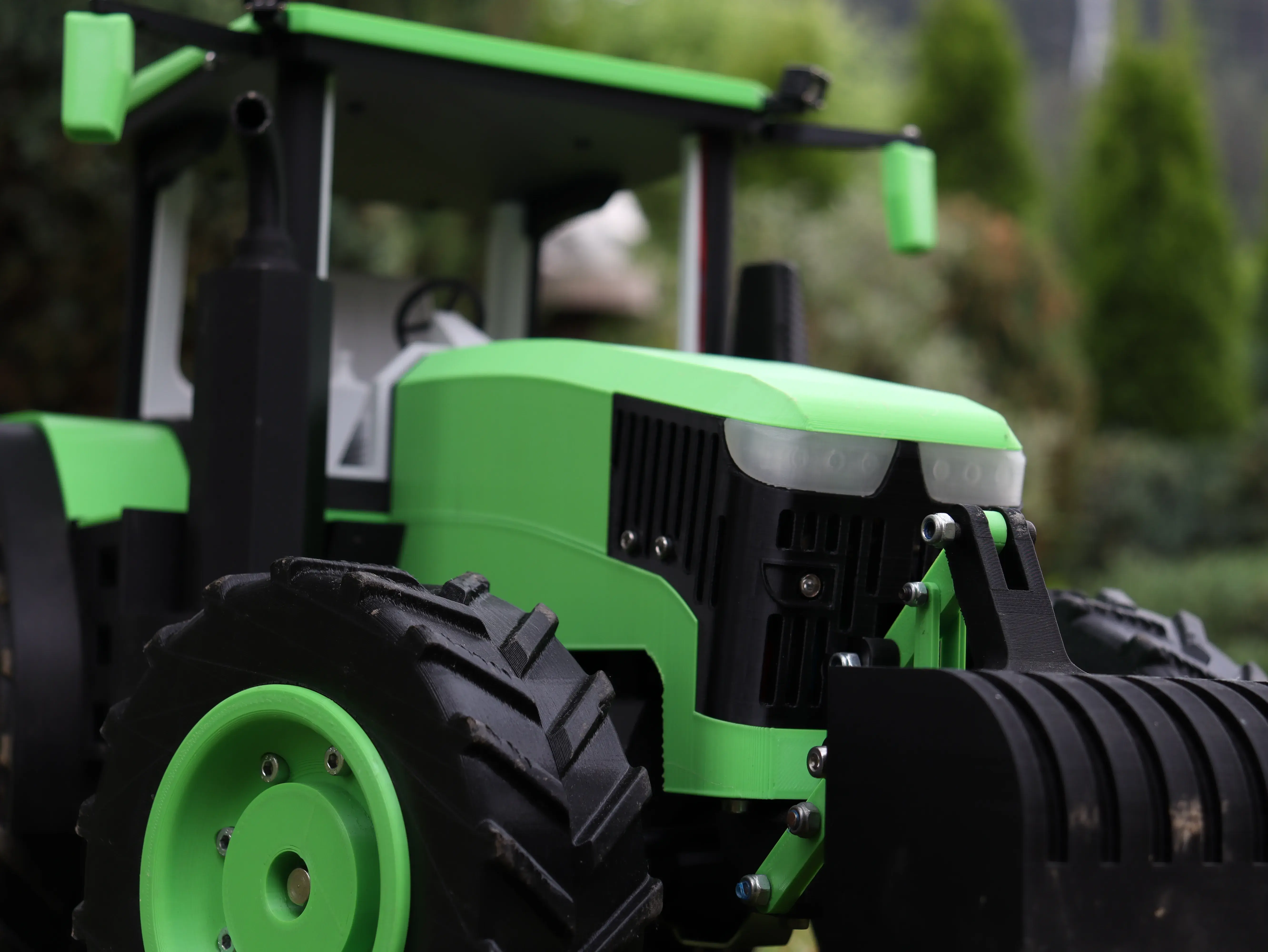 RC TRACTOR MODEL 2