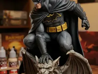 batman sobre gargola