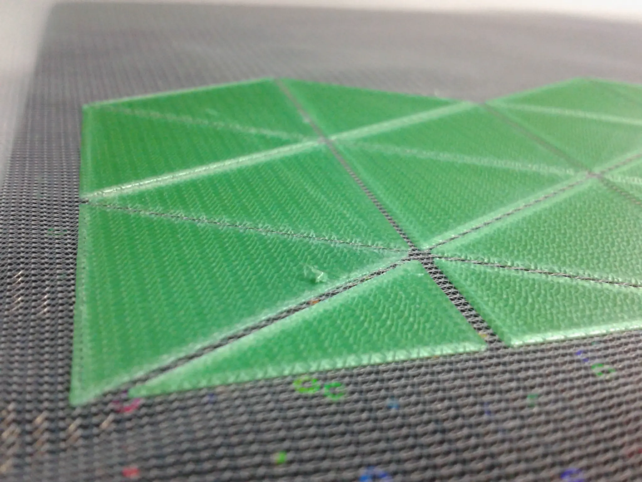 Caleidociclo con textil intercalado entre dos capas
