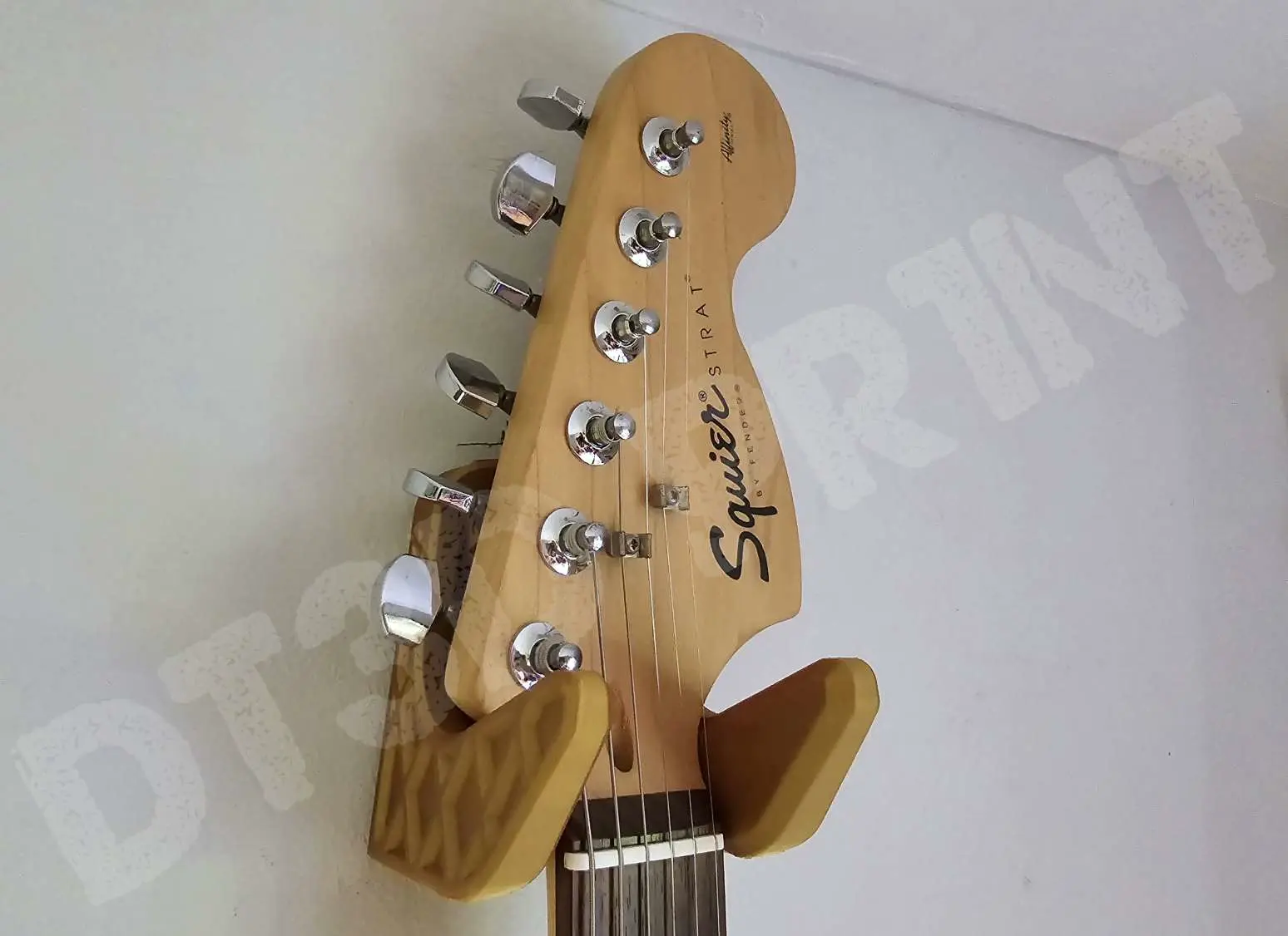 New Light Weight Guitar Wall Mount